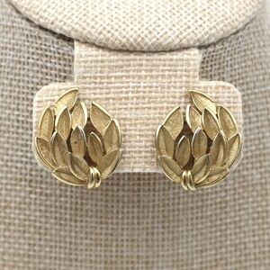 Vintage Crown Trifari Clip On Earrings Gold Leaf Cluster Wreath Mid Century MCM